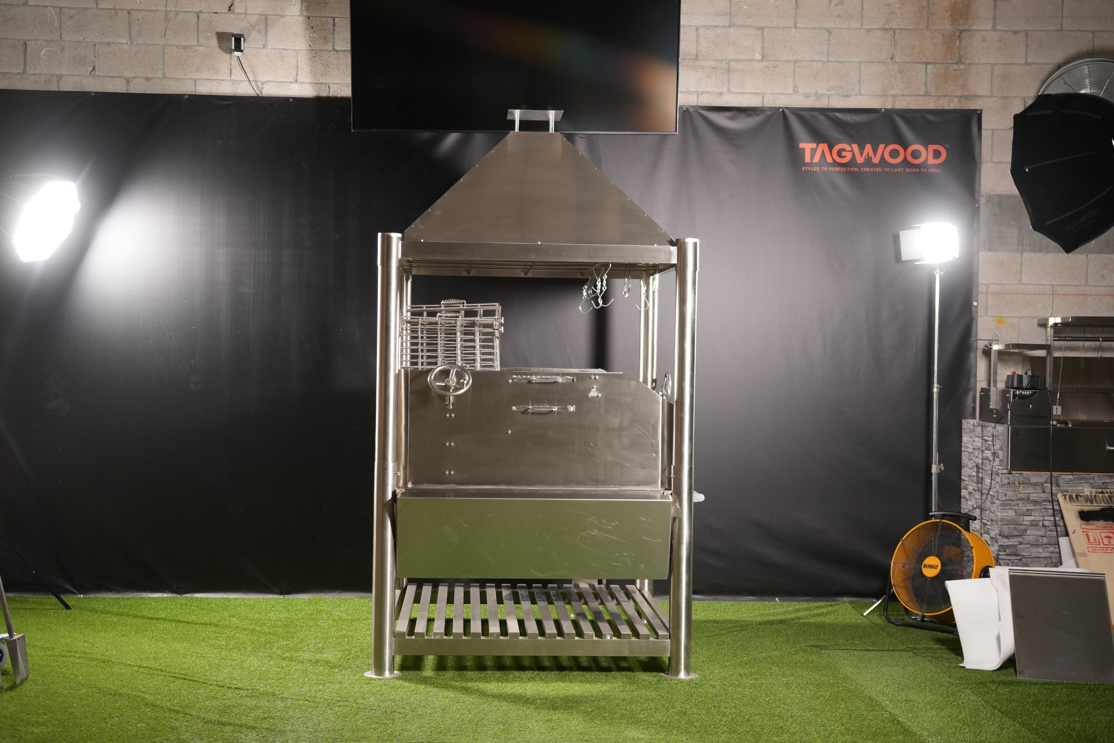 Tagwood BBQ BBQ22SS "The Silver Bullet XL" – All Stainless Steel Argentine Gaucho Grill