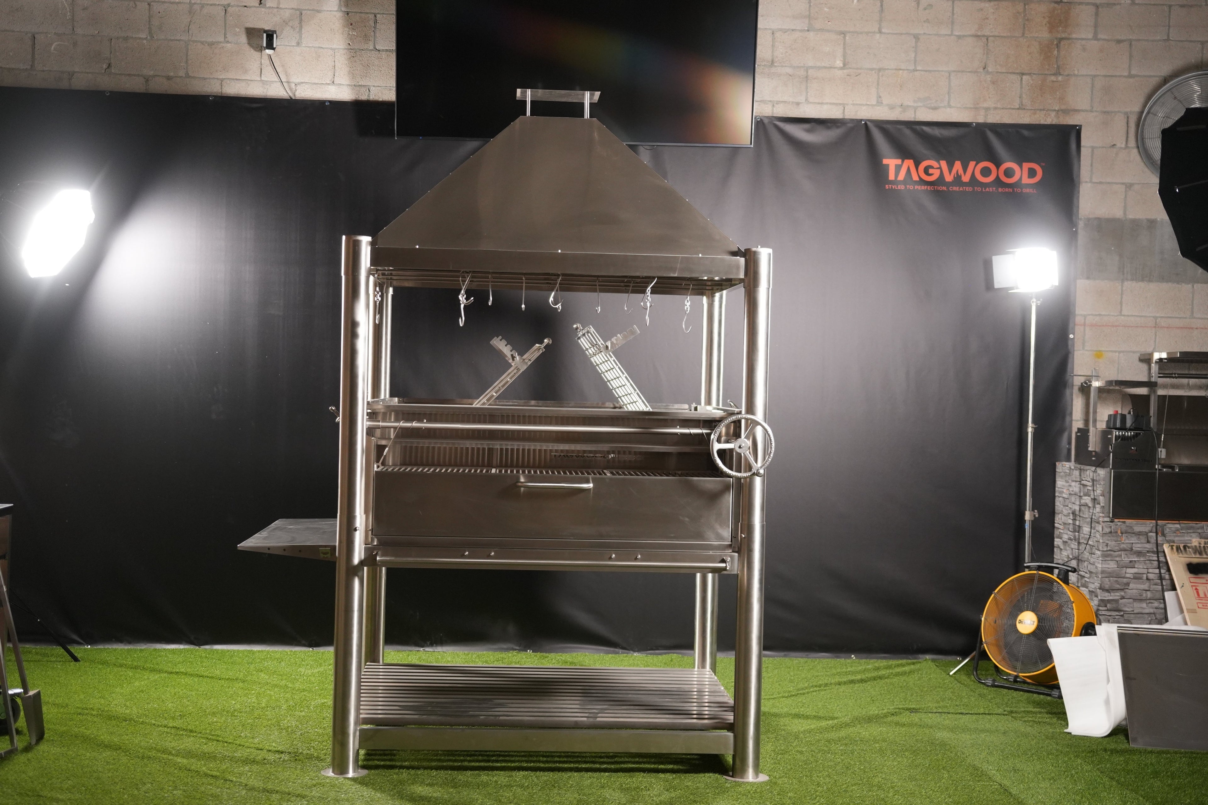 Tagwood BBQ BBQ22SS "The Silver Bullet XL" – All Stainless Steel Argentine Gaucho Grill