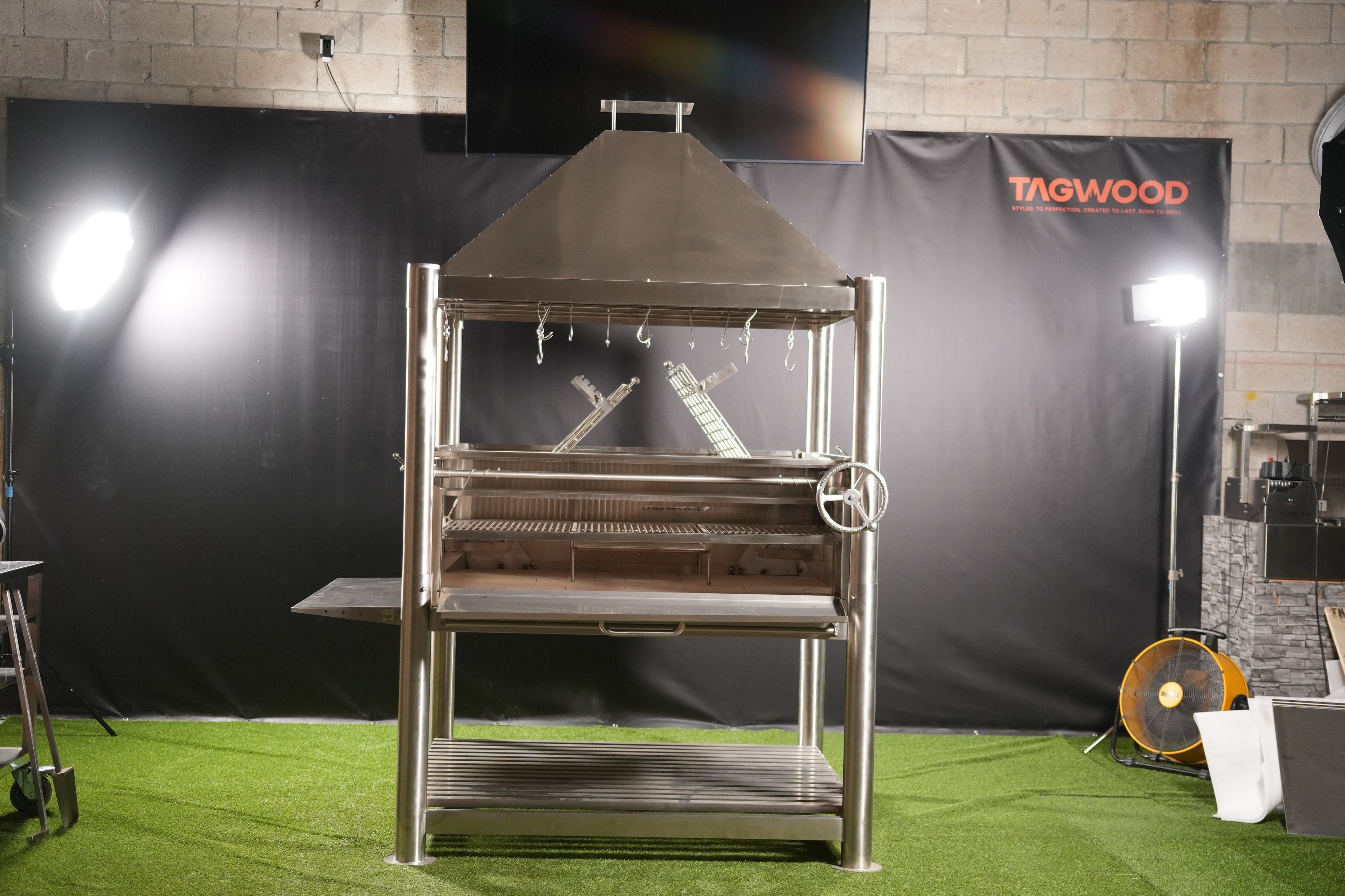Tagwood BBQ BBQ22SS "The Silver Bullet XL" – All Stainless Steel Argentine Gaucho Grill