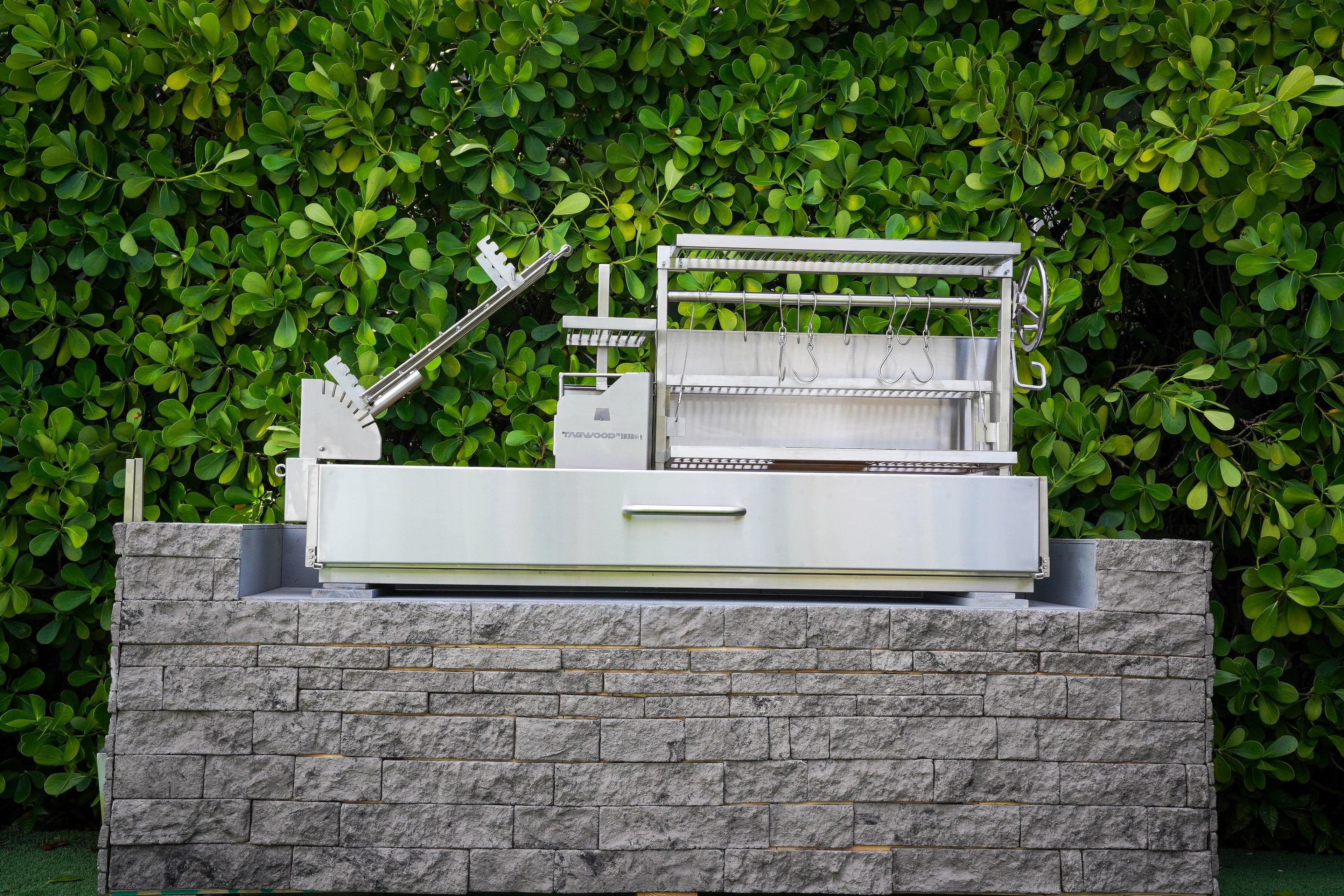 Tagwood BBQ08SS Argentine Gaucho Style Grill – with 360° Rotating Clamp Grill
