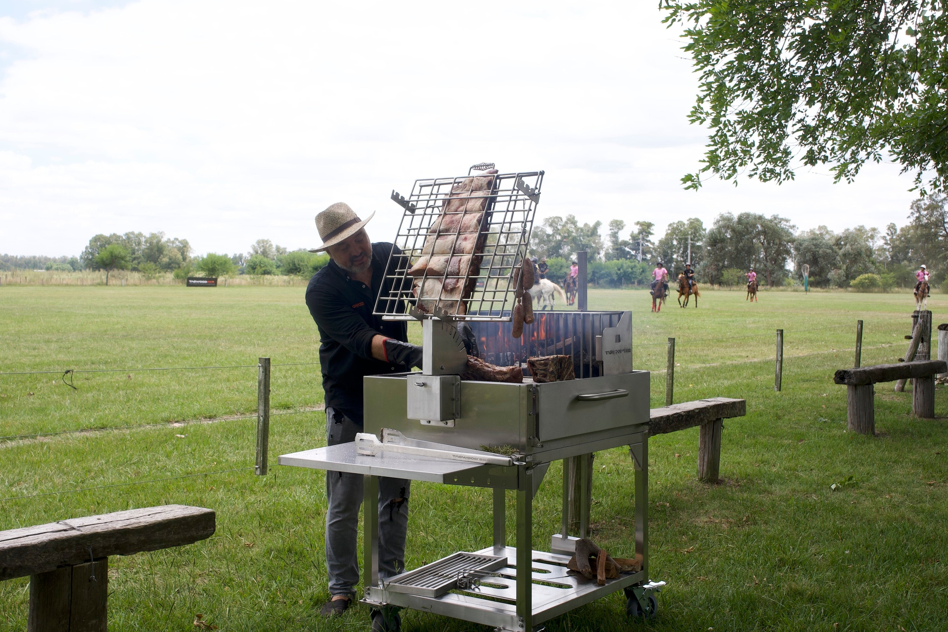 Tagwood BBQ33SS Argentine Clamp Grill with Firebox – 304 Stainless Steel