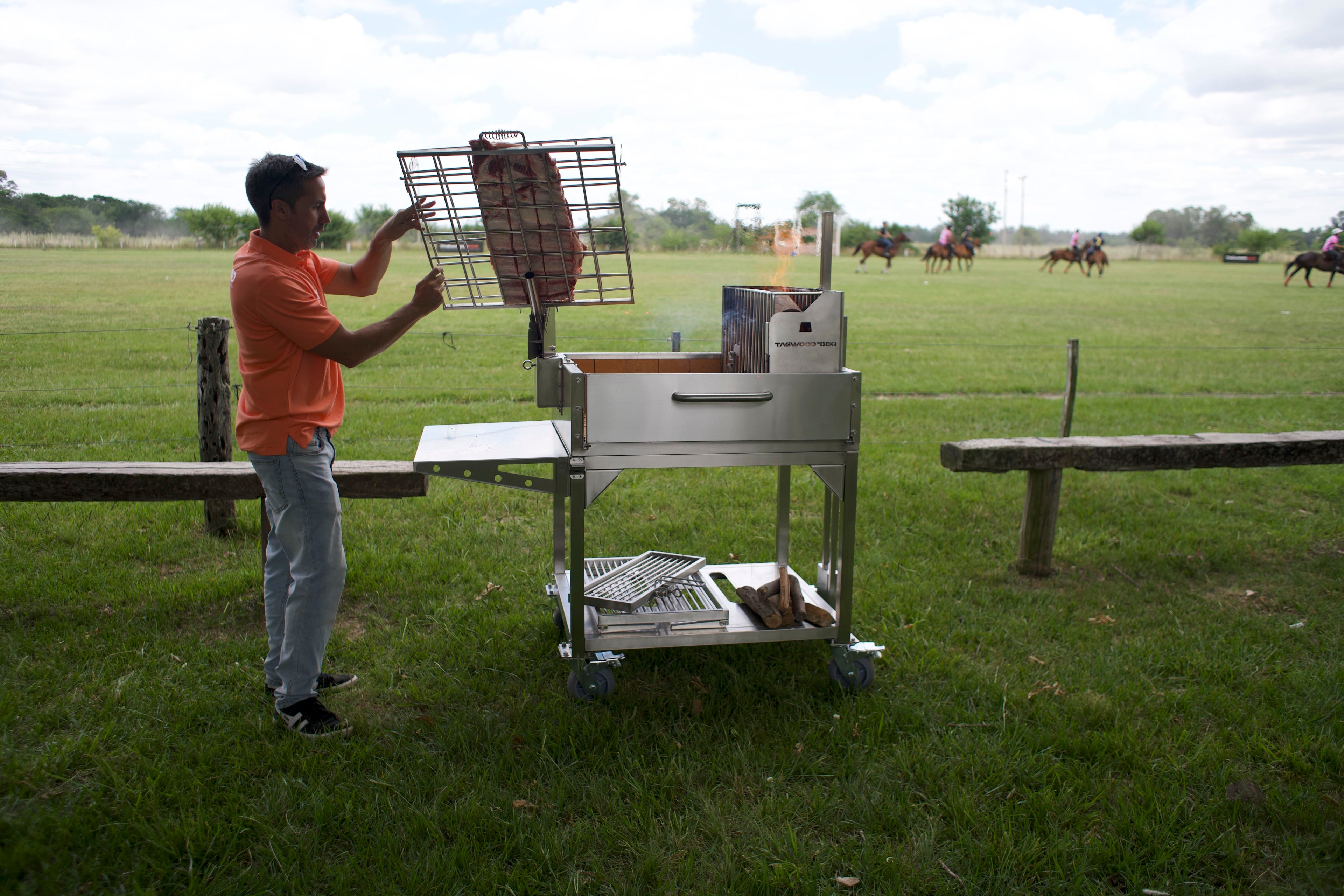 Tagwood BBQ33SS Argentine Clamp Grill with Firebox – 304 Stainless Steel